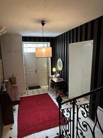 Maison - 10 pièces - 270 m²