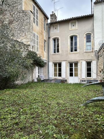 Maison - 10 pièces - 270 m²