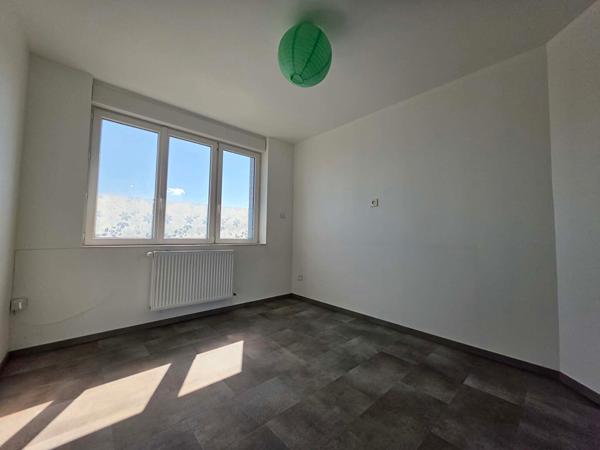 Maison CALAIS, secteur Einstein, 3 chambres, jardin, dépendance