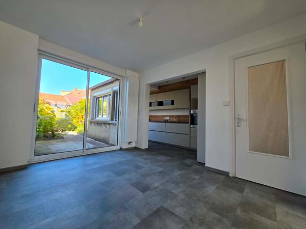 Maison CALAIS, secteur Einstein, 3 chambres, jardin, dépendance