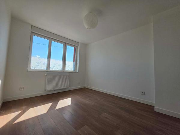 Maison CALAIS, secteur Einstein, 3 chambres, jardin, dépendance