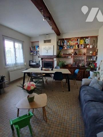 Maison d'habitation avec garage et jardin proche centre