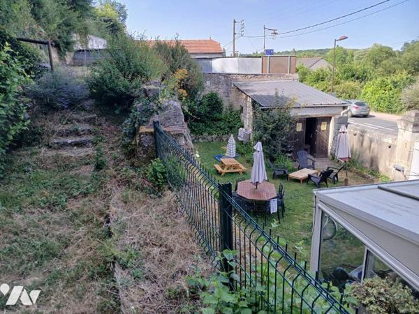 Maison d'habitation avec garage et jardin proche centre