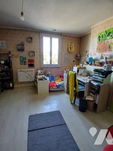 Maison d'habitation avec garage et jardin proche centre