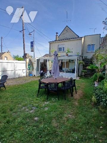 Maison d'habitation avec garage et jardin proche centre