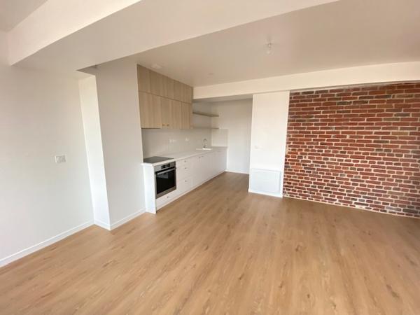 A LOUER APPARTEMENT  2 CHAMBRES PLEIN CENTRE VILLE DE ST QUENTIN 02100