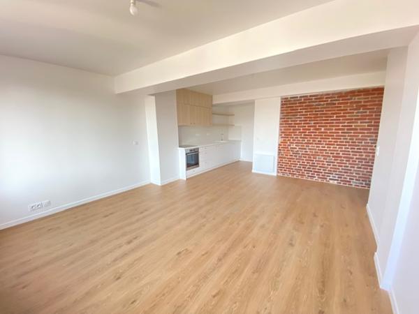 A LOUER APPARTEMENT  2 CHAMBRES PLEIN CENTRE VILLE DE ST QUENTIN 02100
