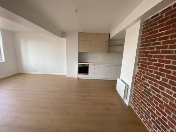 A LOUER APPARTEMENT  2 CHAMBRES PLEIN CENTRE VILLE DE ST QUENTIN 02100