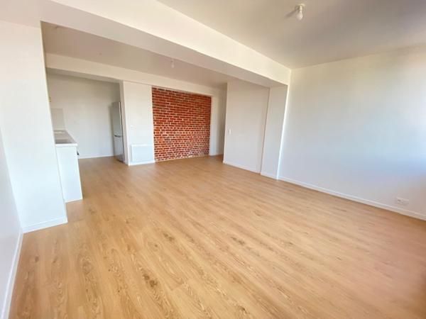 A LOUER APPARTEMENT  2 CHAMBRES PLEIN CENTRE VILLE DE ST QUENTIN 02100