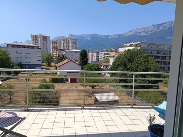 A SASIR Appartement au dernier étage avec ascensseur et vue panoramique au coeur de Echirolles
