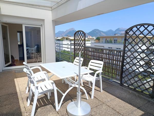 A SASIR Appartement au dernier étage avec ascensseur et vue panoramique au coeur de Echirolles