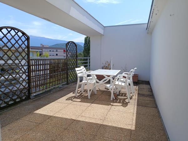 A SASIR Appartement au dernier étage avec ascensseur et vue panoramique au coeur de Echirolles