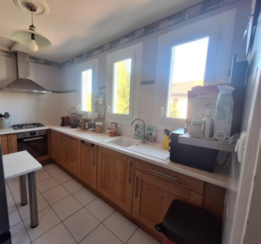 MEYZIEU LE CARREAU – Maison familiale 107 m² – Terrain 436 m² – 3 chambres – Garage – Combles aménageables – Calme et sans vis-à-vis*