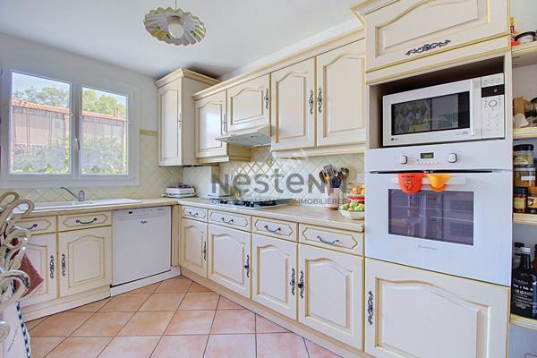 Maison T4 de 77 m² avec deux jardins et 2 parkings dans un secteur recherché de Vitrolles