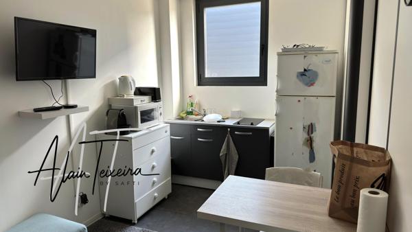 Local commercial de 820 m² quasi neuf