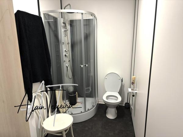 Local commercial de 820 m² quasi neuf