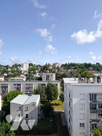 Appartement T 4 à LONS LE SAUNIER de 104,96m² loi carrez 