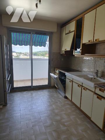 Appartement T 4 à LONS LE SAUNIER de 104,96m² loi carrez 