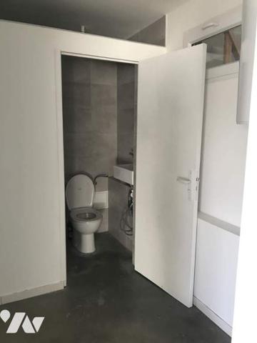 Local à usage professionnel