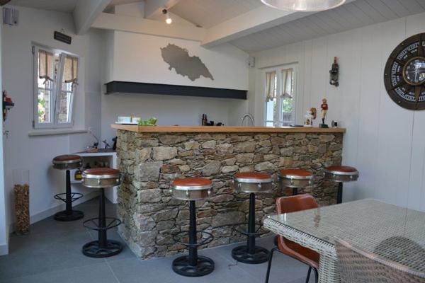 MAISON FAMILIALE  A DEUX PAS DES PLAGES