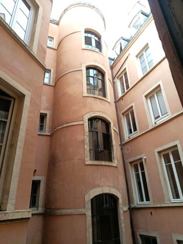 Lyon (69002) T2 ANCIEN AU COEUR DE LA PRESQU'ILE