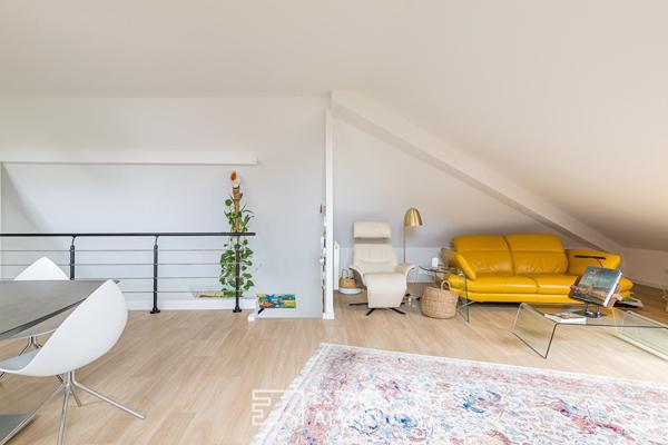 Duplex inversé avec terrasse et vues dégagées