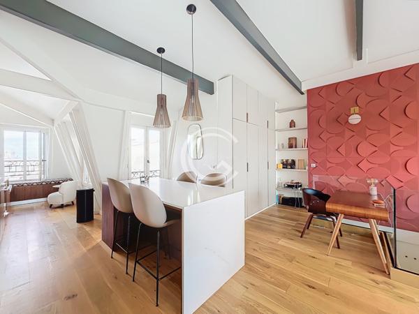 Paris (75004) VUE MONUMENTS POUR CE DERNIER ETAGE RENOVÉ