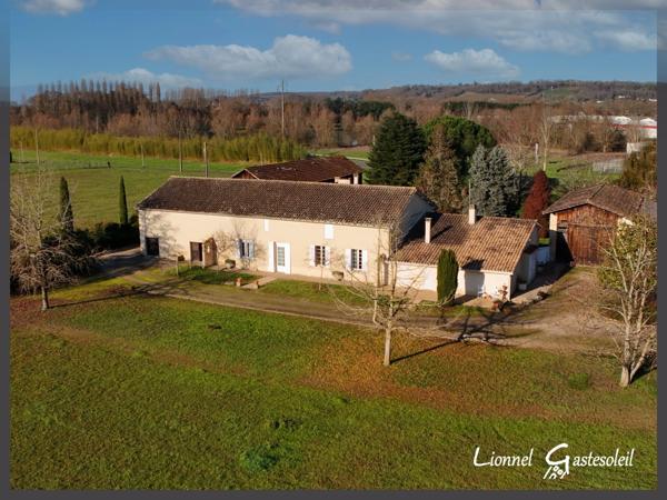 Ancien corps de ferme sur 6 hectares – Idéal pour projet équestre ou élevage canin Maison en pierre 4 chambres avec dépendances à PINEUILH (33