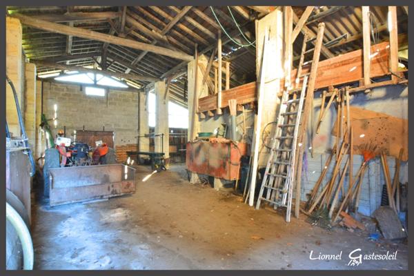 Ancien corps de ferme sur 6 hectares – Idéal pour projet équestre ou élevage canin Maison en pierre 4 chambres avec dépendances à PINEUILH (33