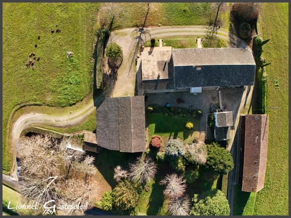 Ancien corps de ferme sur 6 hectares – Idéal pour projet équestre ou élevage canin Maison en pierre 4 chambres avec dépendances à PINEUILH (33