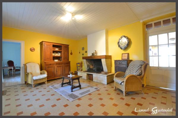 Ancien corps de ferme sur 6 hectares – Idéal pour projet équestre ou élevage canin Maison en pierre 4 chambres avec dépendances à PINEUILH (33