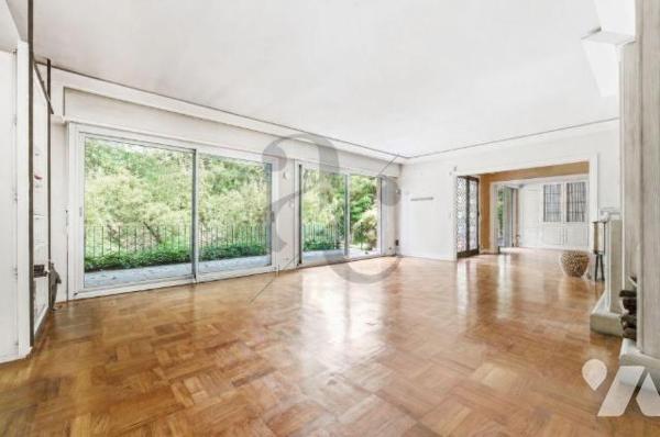 Saint-Mandé – Propriété avec jardin face au Bois de Vincennes