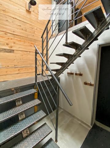 A VENDRE, OYONNAX (01), MAISON AVEC PISCINE DE 227M2 SUR 2875 M2 DE TERRAIN