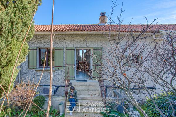 La maison du peintre et son jardin empli de fantaisie