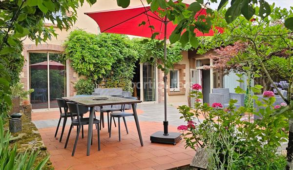 Vente
                Maison161 m² - 7 Pièces -
                    SAINT LEGER SOUS CHOLET (49280)