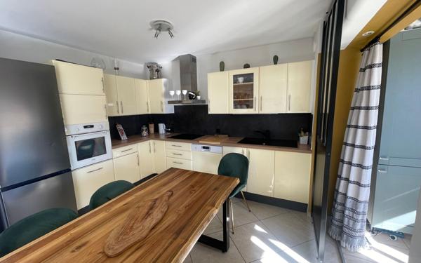 Appartement à vendre    3 pièces •  Toulon