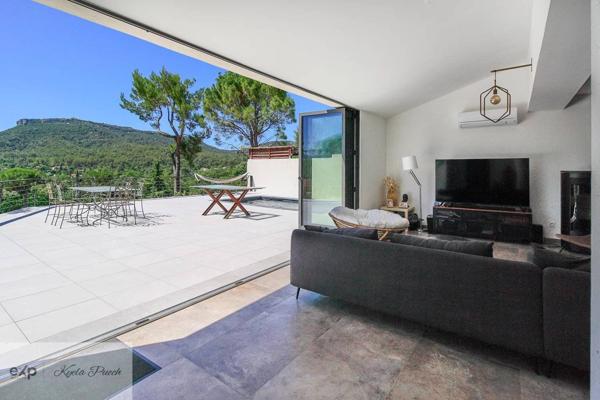 Tourves : maison rénovée 170 m² avec piscine, terrasse et vue Saint-Probace sur terrain de 1 200 m²