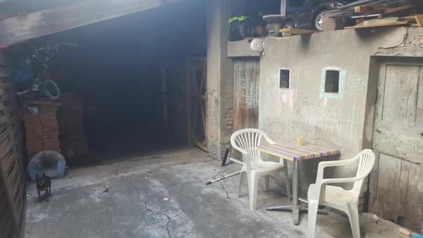 Immeuble à vendre    9 pièces •  Saint-Ambroix