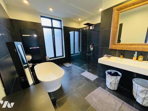 ROUEN GARE - MAISON DE MAITRE ENTIEREMENT RENOVEE