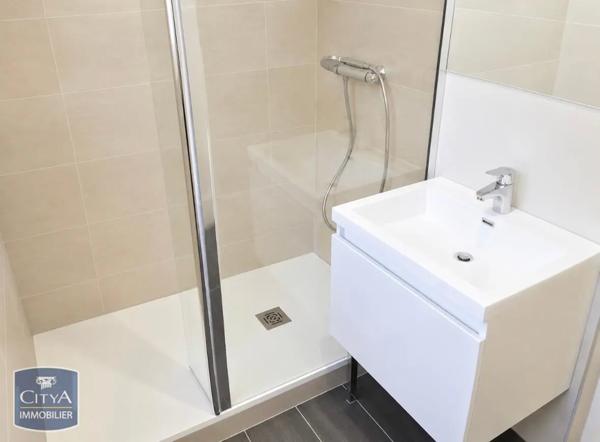 Appartement à louer 3 pièces 76.94m² Angers (49000)