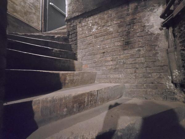 Cave rare à NEUILLY SUR SEINE