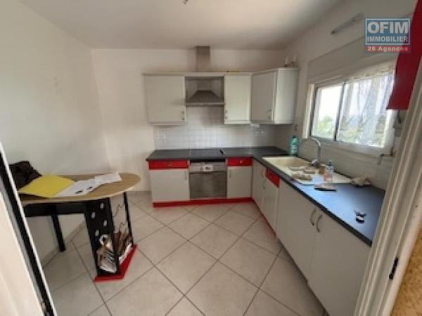 À vendre à La Possession Appartement F3/F4 en rez-de- jardin avec vue mer