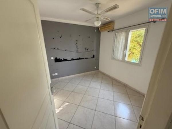 À vendre à La Possession Appartement F3/F4 en rez-de- jardin avec vue mer