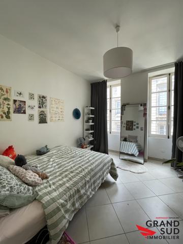 Grand théâtre magnifique T3 dans immeuble pierre