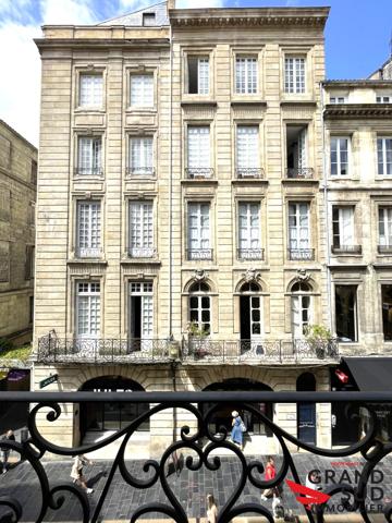 Grand théâtre magnifique T3 dans immeuble pierre