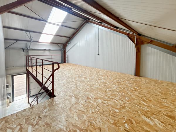 Entrepôt de 84,82m2 PERIGNY SUR YERRES