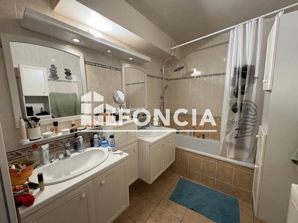 Location Appartement 4 pièces 101 m² - 600 L RUE DE LA MAIRIE Cessy 01170