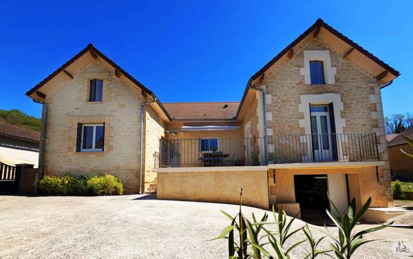 Maison renovée proche Sarlat centre à pied.