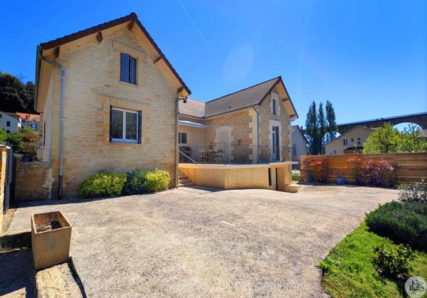 Maison renovée proche Sarlat centre à pied.