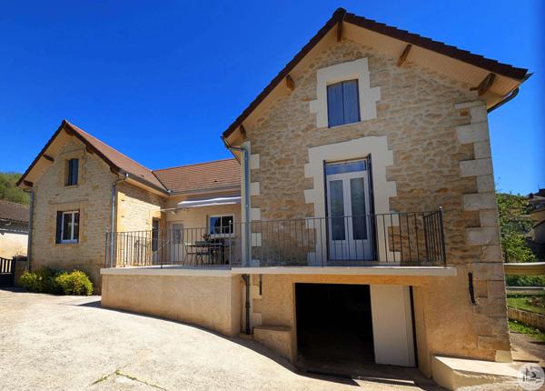 Maison renovée proche Sarlat centre à pied.